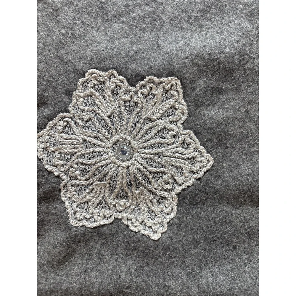 Pier One ANS Snowflake Table Runner Gray & White 14